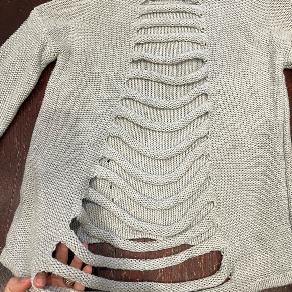 One Grey Day Blaine Sweater in light grey - Picture 6 of 10